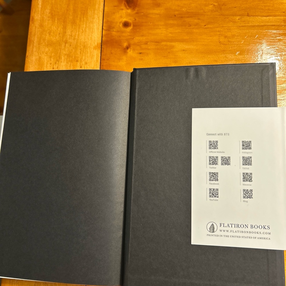 Beyond the Story : 10-Year Record of BTS by Myeongseok Kang and BTS (HC Book) - Picture 7 of 11